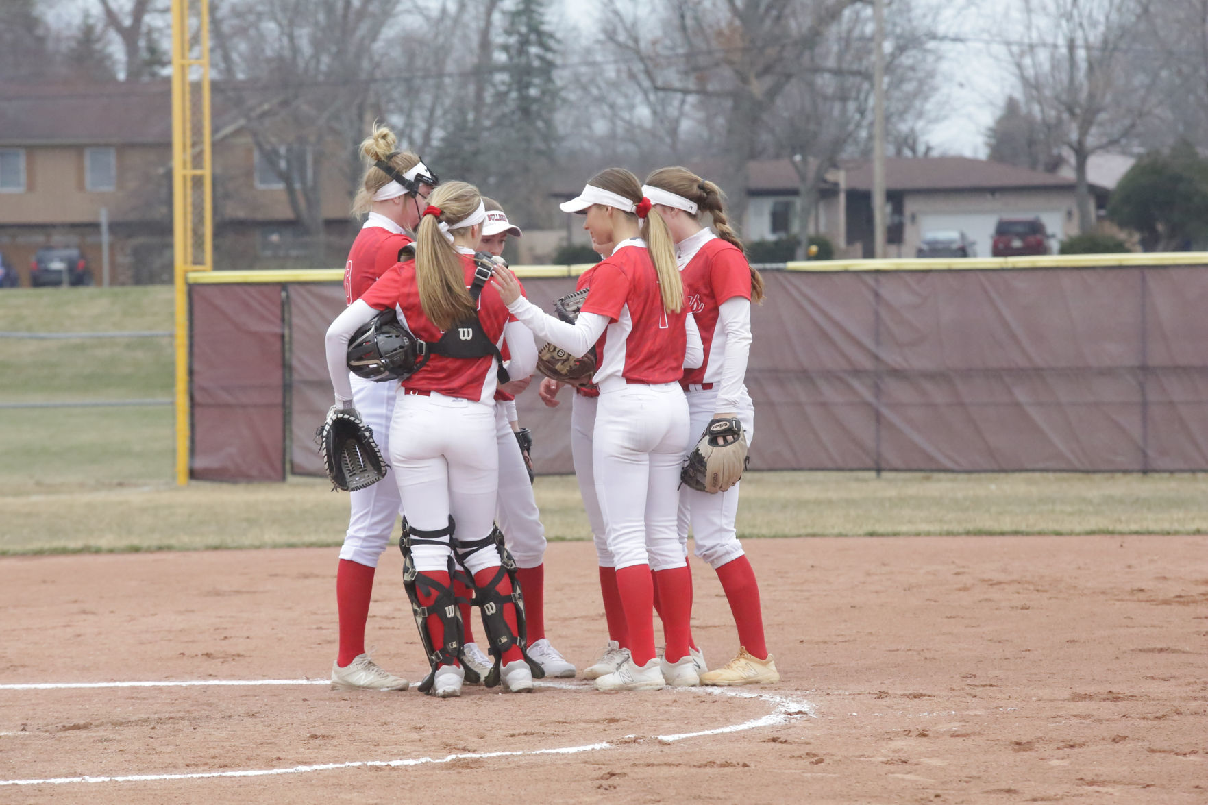 Gallery Bulldogs vs Trojans in softball